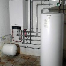Warmwasserspeicher mit Gasbrennwertgerät